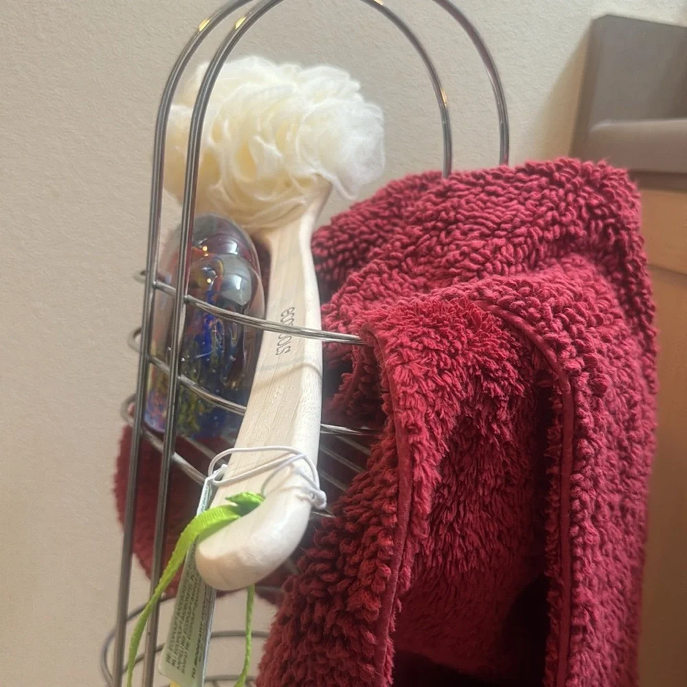 NWT Ecotools luffa extended on(of course) a waterproof wood handle. Eco friendly